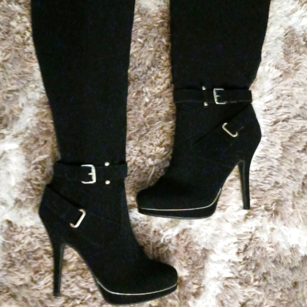 NEW Gorgeous Andiamo Black Suede Heeled Boots